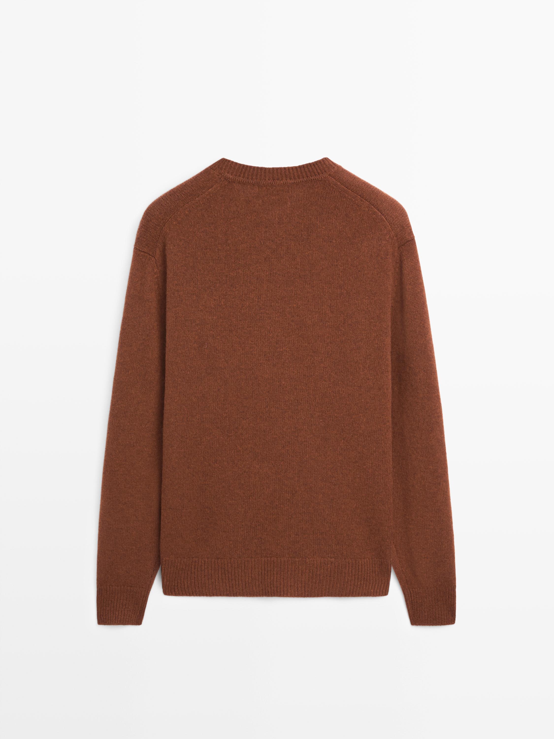 Wool V-neck knit sweater